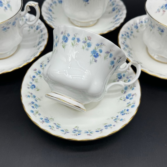 Royal Albert Memory Lane Tea Cup Saucer Sets(Set of 4) Bone China England - Picture 3 of 4